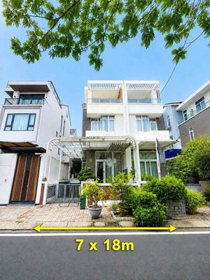 Аренда · 4 комн. · 126 м² · Quận 7, ул. Bùi Văn Ba