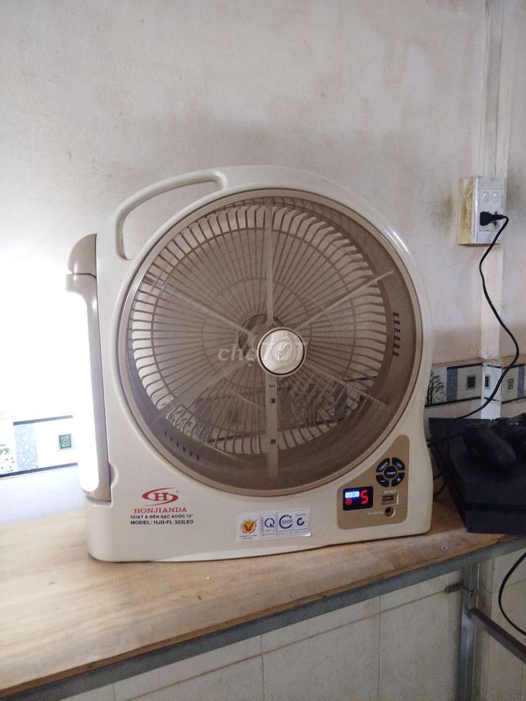 Quạt tích điện Honjianda HJD-FL322LED Kem. Mua bán Quạt tại Quận 5 Tp Hồ Chí Minh được đăng bởi Huy hình 1