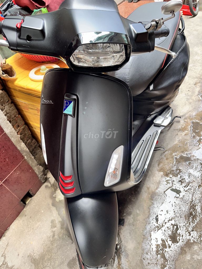 Piaggio Vespa Sprint 125 Carbon черный 2200 км