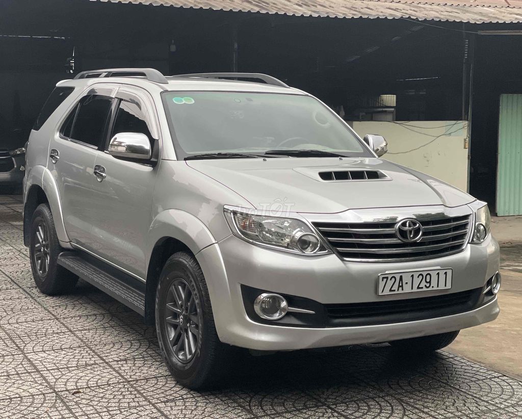 Toyota Fortuner 2015 dầu sàn xe đẹp