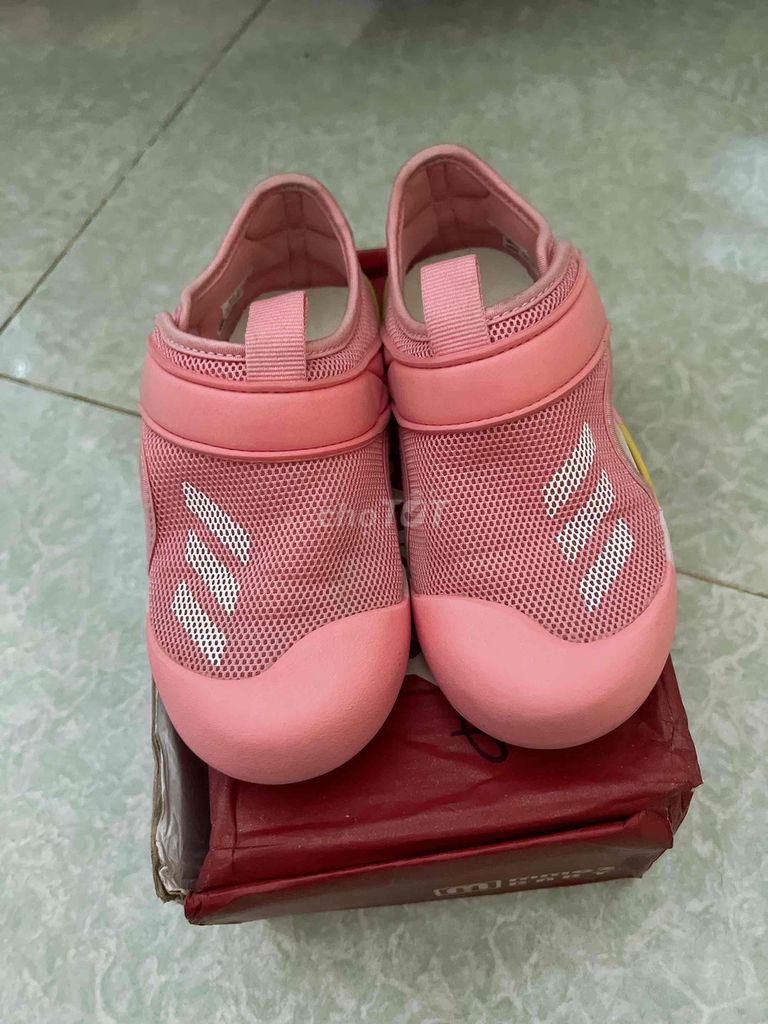 giày hồng 3 sọc Adidas