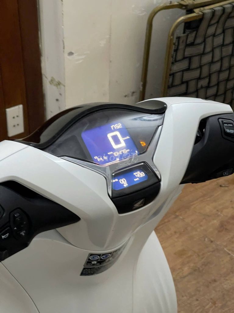 Honda SH 2020 белый, есть обмен и выкуп старых мото