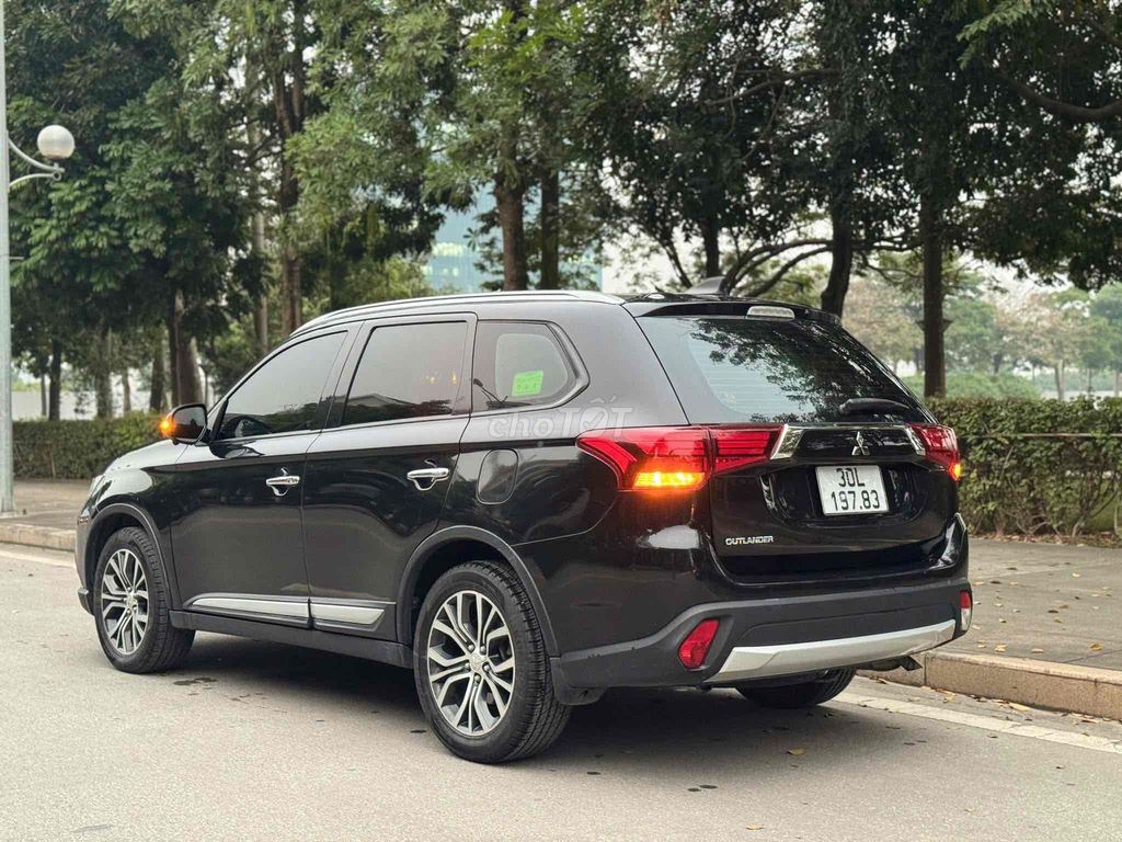 Mitsubishi Outlander 2018 CVT 80000 km. Mua bán Ô tô tại Quận Cầu Giấy Hà Nội được đăng bởi TRUNG HIẾU AUTO hình 4