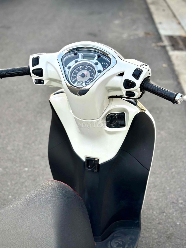 SH Mode 2018 màu trắng ngà quá Sang trọng ❤️. Mua bán Xe máy tại Thành phố Vũng Tàu Bà Rịa - Vũng Tàu được đăng bởi Xe Máy Cũ Vũng Tàu 72 hình 3