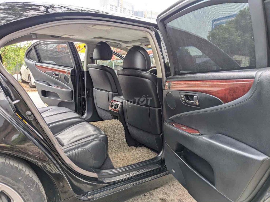 Lexus LS 460L, черный, автомат, бензин