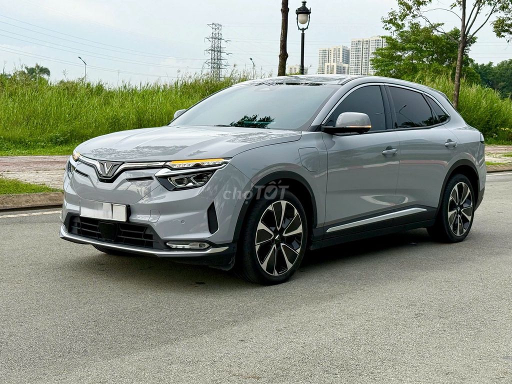 VINFAST VF8 PLUS 2025 Стеклянная крыша Есть автокредит