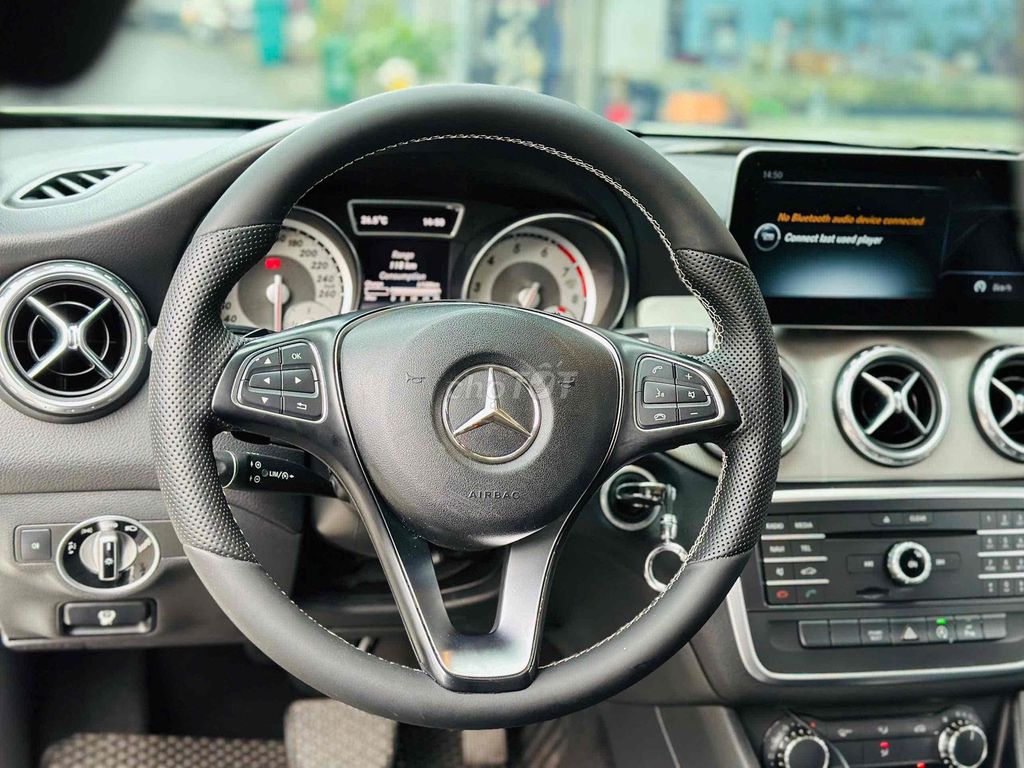 Mercedes Benz GLA 200 Model 2017. Mua bán Ô tô tại Quận 8 Tp Hồ Chí Minh được đăng bởi Hồng Phúc hình 5