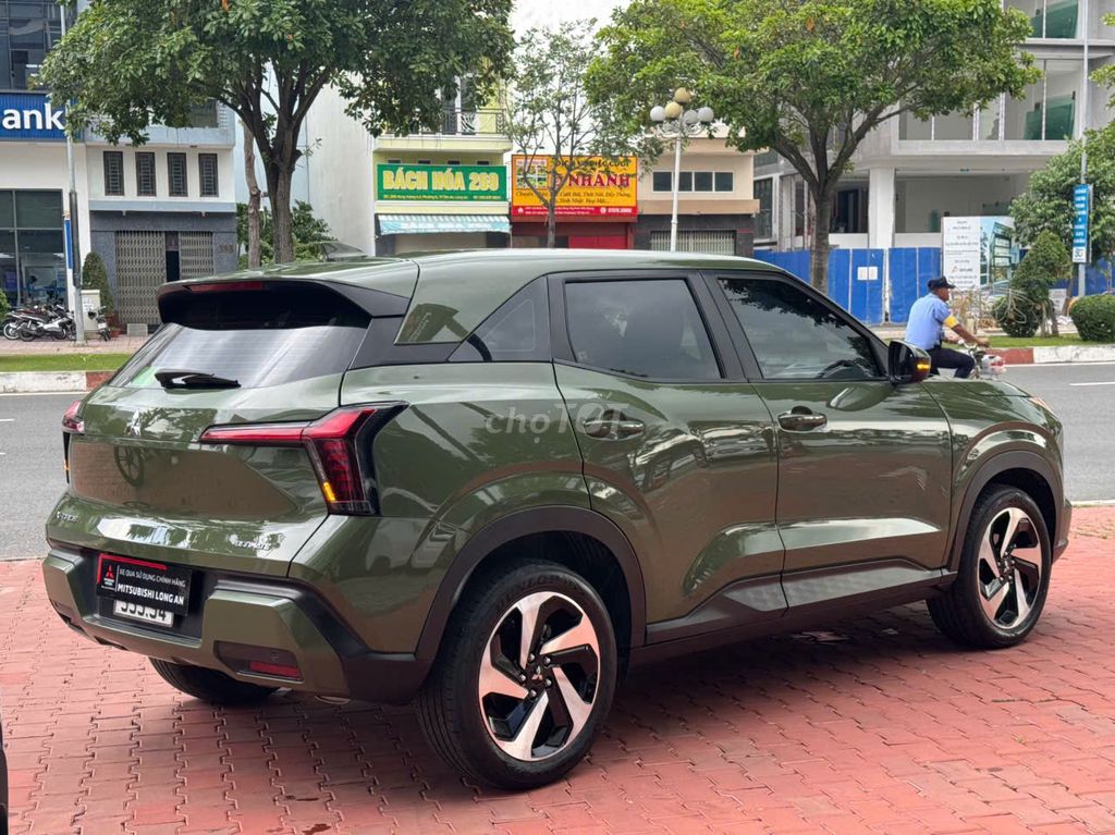 Mitsubishi Xforce SUV Зеленый мох