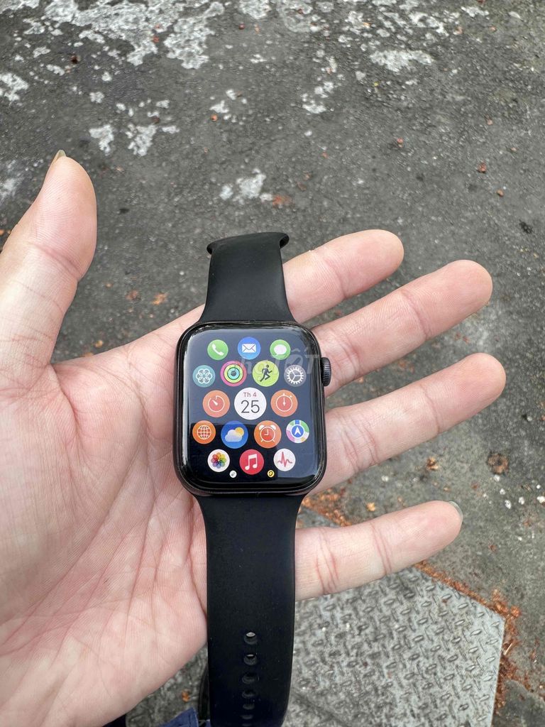 Apple Watch Series 4 44mm Đen. Mua bán Thiết bị đeo thông minh tại Huyện Tiểu Cần Trà Vinh được đăng bởi Nguyễn Nguyễn hình 1