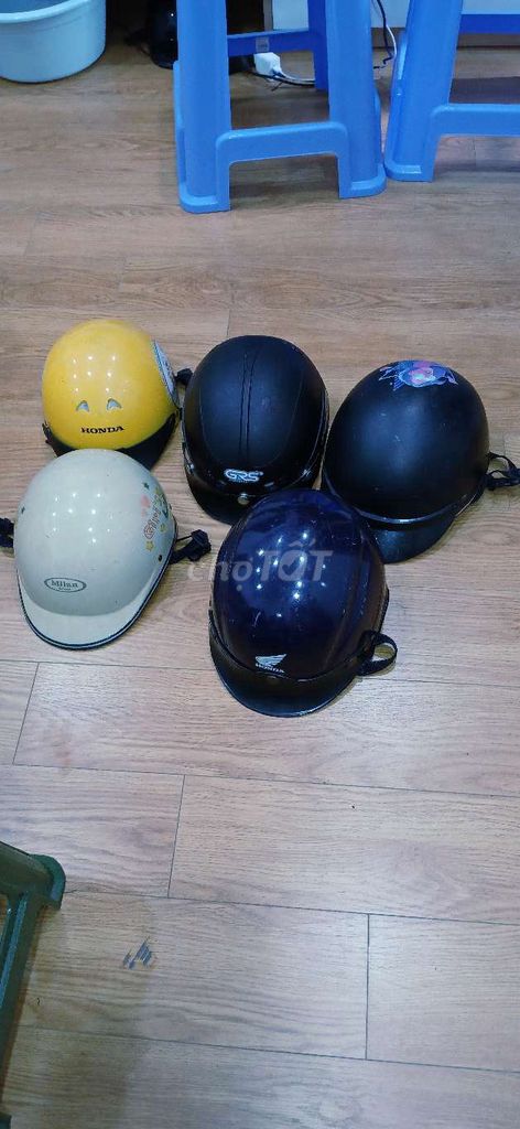 Mũ bảo hiểm tốt có xốp bảo vệ. Mua bán Phụ tùng xe tại Quận Thanh Xuân Hà Nội được đăng bởi Tuấn 339 hình 1