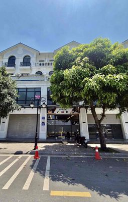 Nợ Ngân Hàng bán gấp SB23 giá 15.5 tỷ đường 40m. Mua bán nhà ở tại Huyện Gia Lâm Hà Nội được đăng bởi Lê Dương