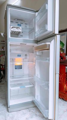 em cần thanh lý tủ lạnh hitachi 220l