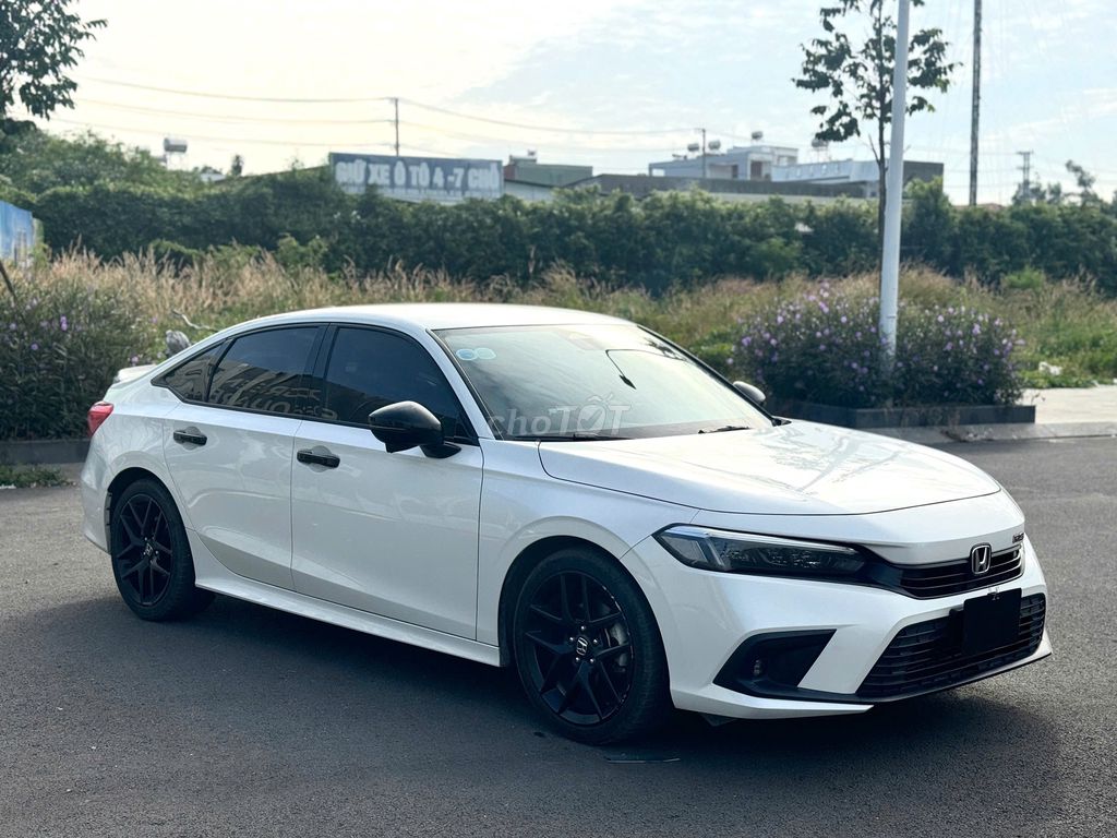 Honda Civic 2023 RS 1.5 AT - 32000 km. Mua bán Ô tô tại Thành phố Dĩ An Bình Dương được đăng bởi Siêu Thị Ô Tô Bình Dương  hình 6