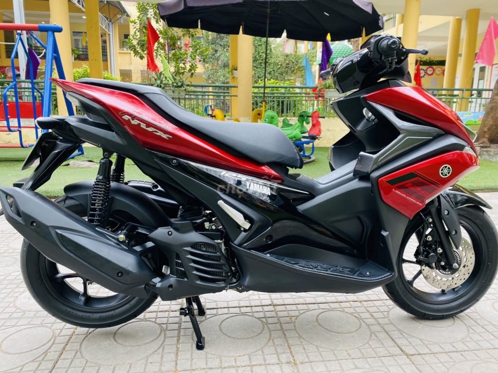 Yamaha NVX 155 Красный сливовый автомобиль, красивый автомобиль с плавным ходом