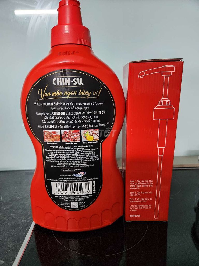 Tương ớt Chinsu được tặng nên bán giá rẻ