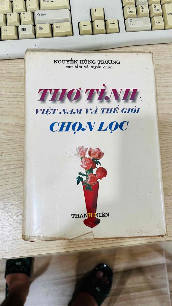 Tập Thơ dày hơn 1k trang, bìa cứng xịn