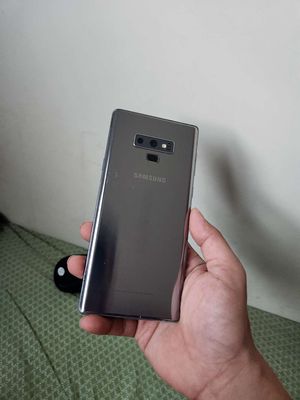 Samsung Note9 màu titan.