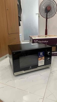 Thanh lý lò vi sóng Electrolux, giảm 30% giá