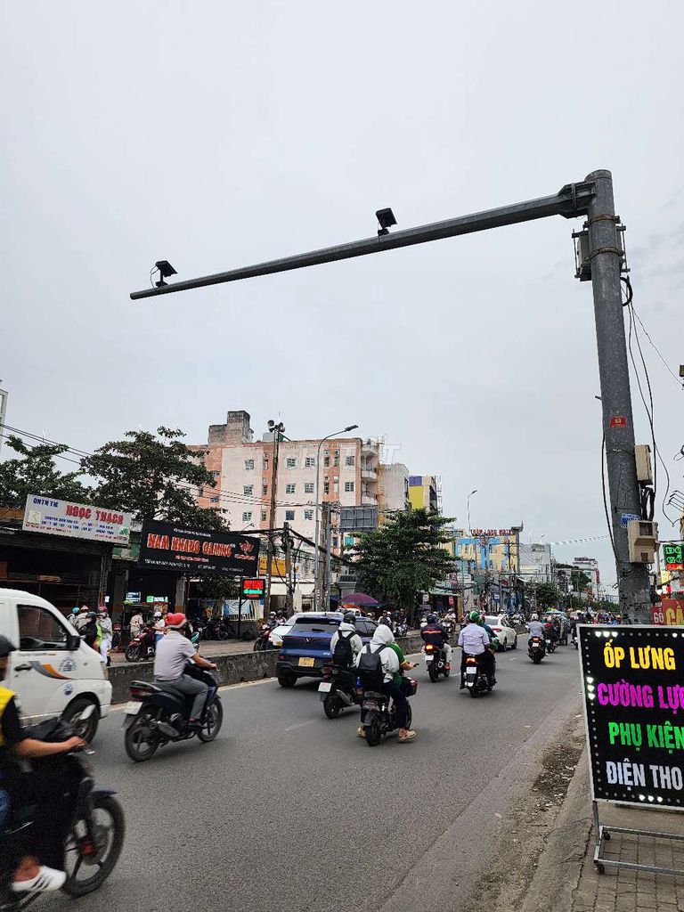 Ông chú cần bán tòa nhà 6 tầng mặt tiền hà huy giáp Đường Hà Huy Giáp, Phường Thạnh Lộc, Quận 12, Tp Hồ Chí Minh Quận 12 Tp Hồ Chí Minh