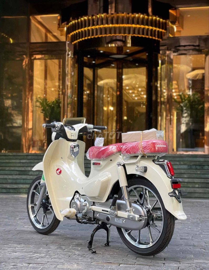 Honda Super Cub C125 2025 Trắng Mới. Mua bán Xe máy tại Quận Cầu Giấy Hà Nội được đăng bởi Tuấn Việt Motor hình 3