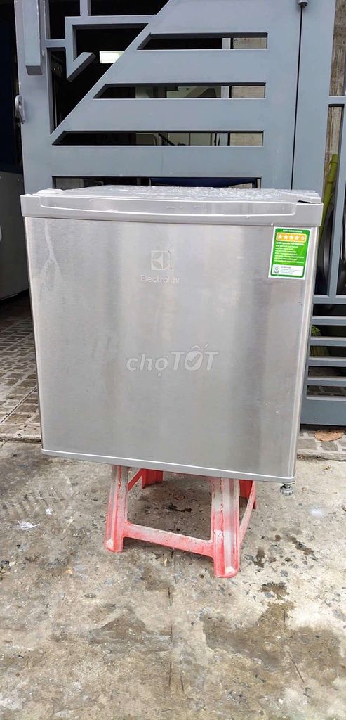 Tủ lạnh mini Electrolux 50 lít Bạc. Mua bán Tủ lạnh tại Quận Phú Nhuận Tp Hồ Chí Minh được đăng bởi Nguyễn Duy Quang hình 1