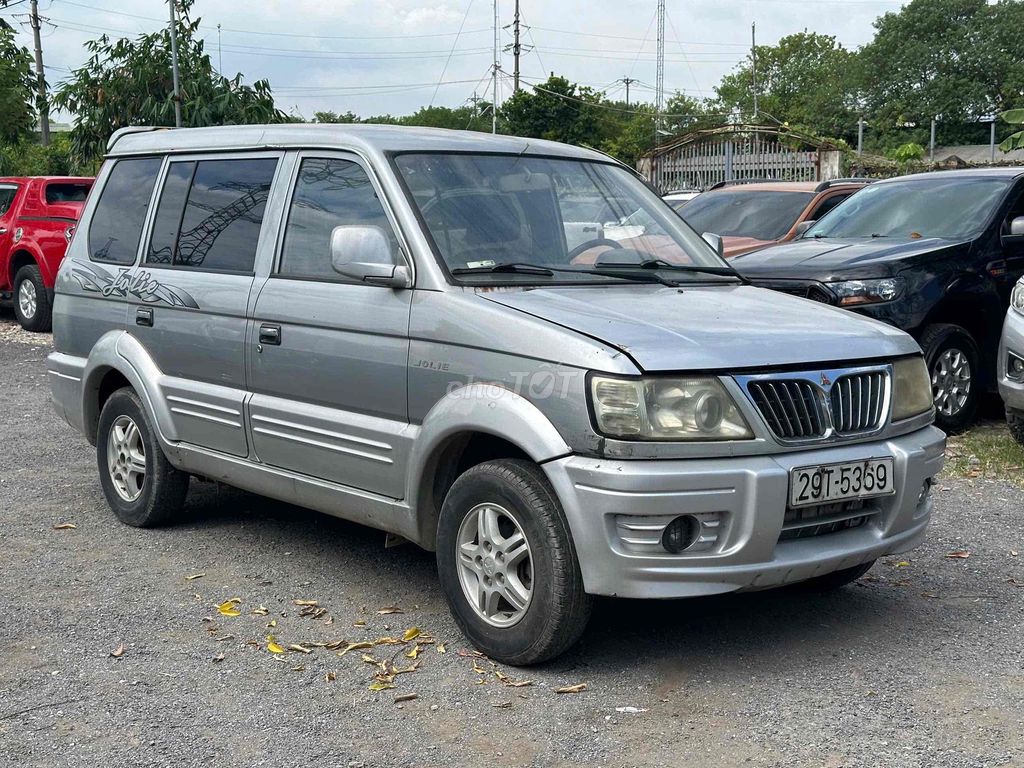 Mitsubishi Jolie 2003 серебристый 7 мест