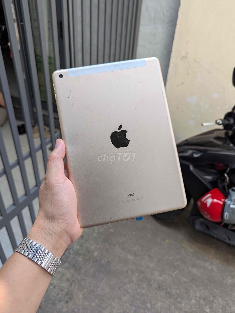 Apple iPad Gen 5 32GB Vàng. Mua bán Máy tính bảng tại Thành phố Biên Hòa Đồng Nai được đăng bởi Cao Trí hình 1