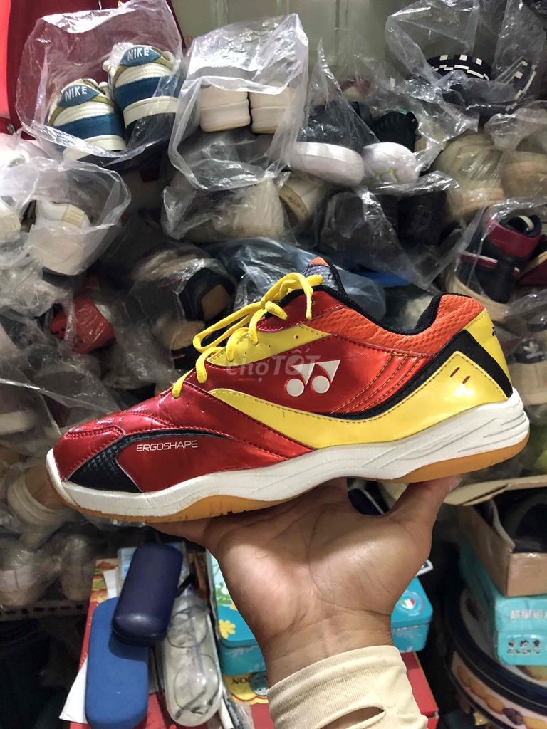 Giày thể thao Yonex Nam Đỏ Vàng. Mua bán Giày dép tại Huyện An Dương Hải Phòng được đăng bởi Tu Tang Quang hình 1