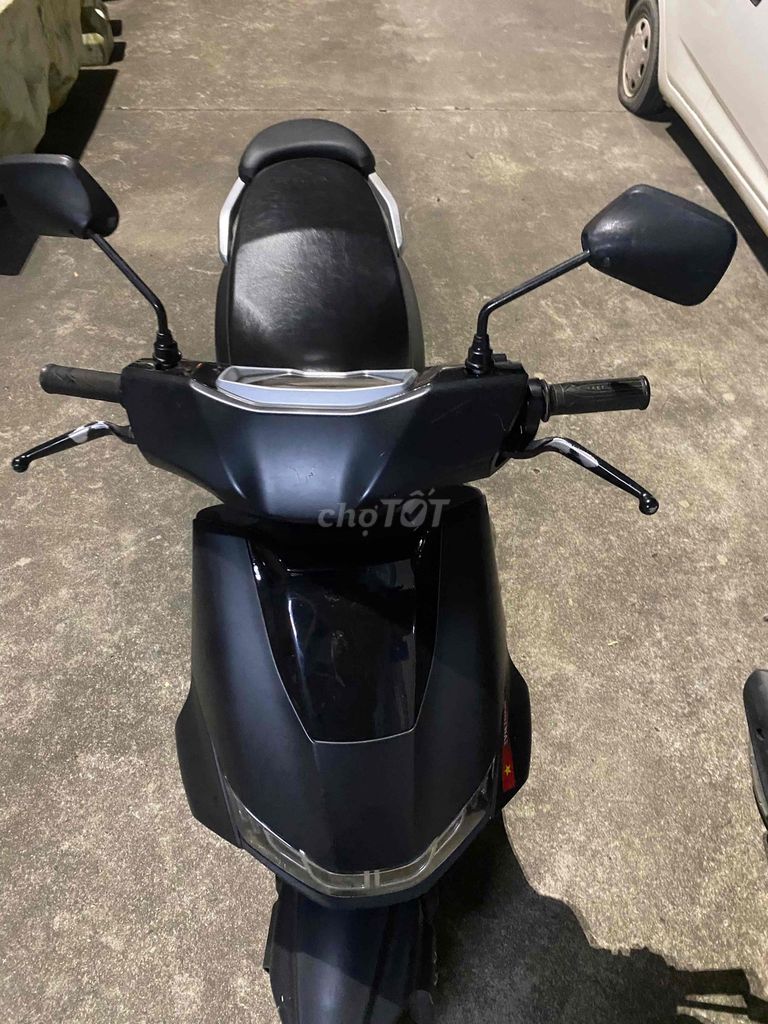 Xe máy điện Yadea S3 màu Đen