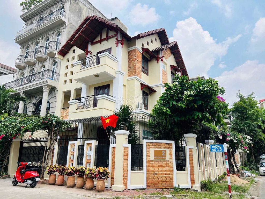 Cho thuê biệt thự góc 2 MT Đường số 12 nội khu P.Tân Thuận Đông Q7