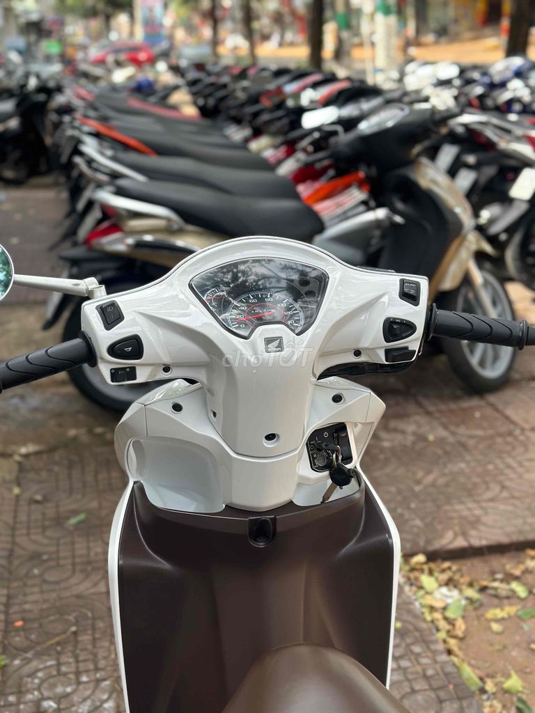 Honda Vision 2018 màu Trắng. Mua bán Xe máy tại Thành phố Pleiku Gia Lai được đăng bởi Xe Máy Nguyễn Vũ Gialai hình 10