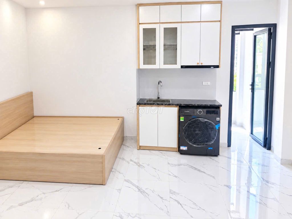 🏠 СОВЕРШЕННО НОВАЯ КОМНАТА-СТУДИЯ — ПОЛНОСТЬЮ МЕБЛИРОВАННАЯ — ПЕРЕУЛОК 35 И ЯНГ, ЗАПАДНОЕ ОЗЕРО