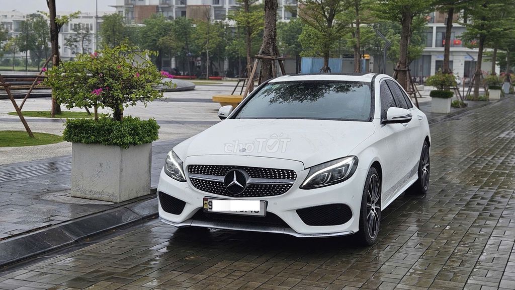 Mercedes-Benz C300 Trắng 2017. Mua bán Ô tô tại Quận Hà Đông Hà Nội được đăng bởi Lê Tấn hình 3
