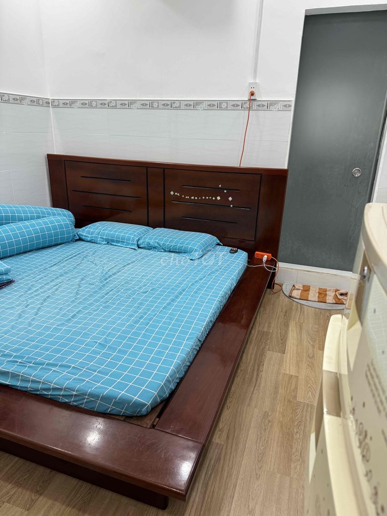 Nhà mặt tiền Âu Cơ, tiện kinh doanh, và ở