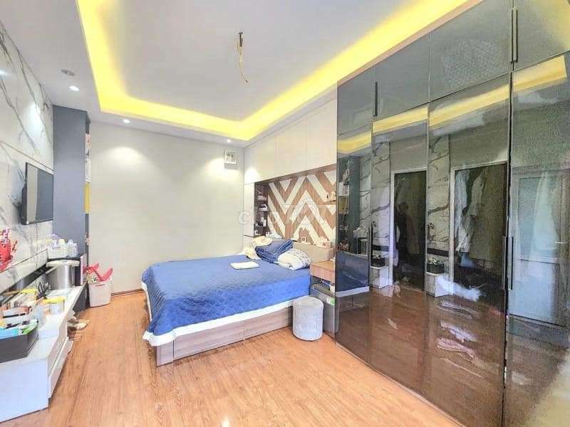 Bán nhà siêu vip văn trì lô góc, trung tâm Quận 40m2 x 5 tầng