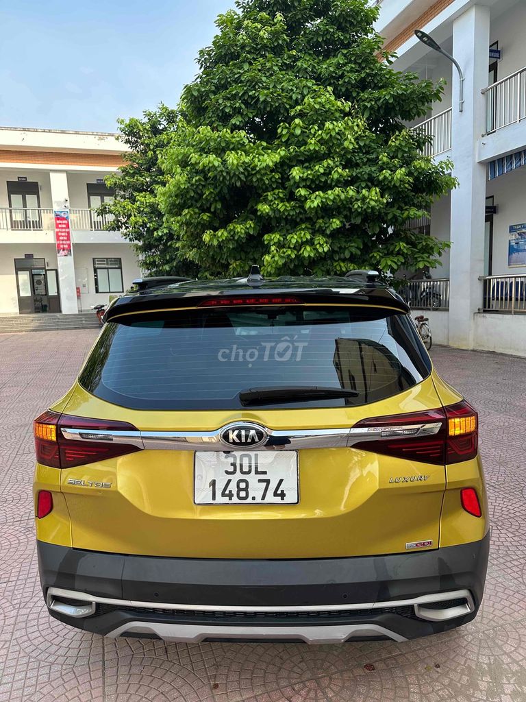 Kia Seltos Роскошный 2020, золото