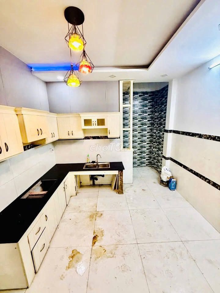 HIẾM 5,3TY BÊN CẠNH ĐH LUẬT, NHÀ MẶT TIỀN 75M2, HẺM SẠCH ĐẸP OTO ĐỖ. Mua bán Nhà ở tại Thành phố Thủ Đức Tp Hồ Chí Minh được đăng bởi Trịnh Nhung hình 3