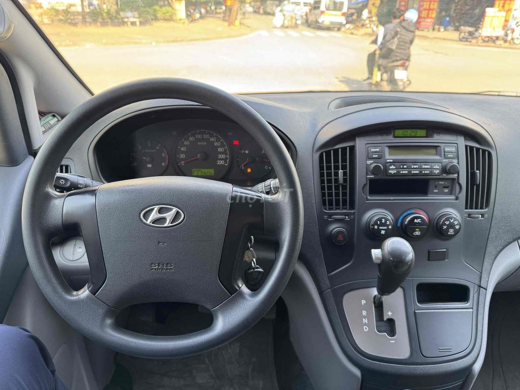 Hyundai Grand Starex 2011 Van 3 chỗ máy dầu AT. Mua bán Ô tô tại Quận Bắc Từ Liêm Hà Nội được đăng bởi Tô Văn Tiến hình 10