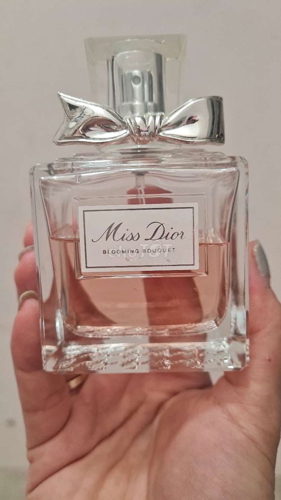 Nước hoa Nữ Miss Dior từ những đóa hoa hồng rực rỡ