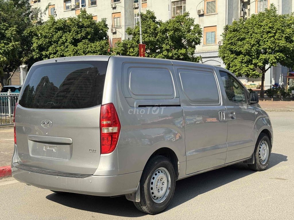 Hyundai Grand Starex 2011 Van 3 chỗ máy dầu AT. Mua bán Ô tô tại Quận Bắc Từ Liêm Hà Nội được đăng bởi Tô Văn Tiến hình 5