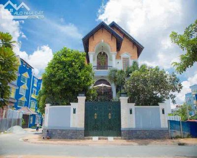 Biệt thự ngan 16 dài 24m đất 372m DTSD 750m2 P5Q8. Mua bán nhà ở tại Quận 8 Tp Hồ Chí Minh được đăng bởi Anh Tâm