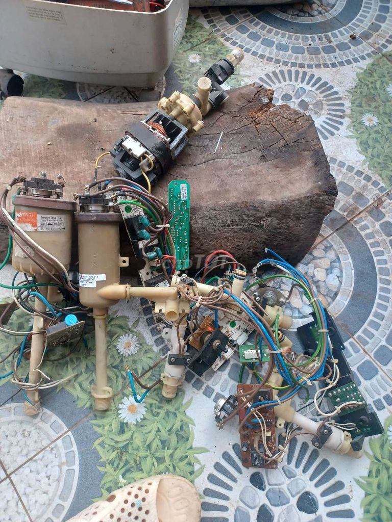 Linh kiện máy nước nóng đã dùng. Mua bán Đồ chuyên dụng, Giống nuôi trồng tại Huyện Châu Thành Hậu Giang được đăng bởi Dung hình 1