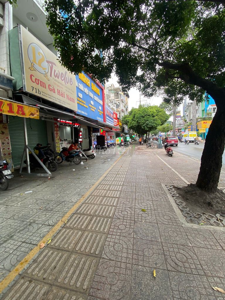 Nhà cho thuê nguyên căn mặt tiền Hùng Vương .DT: 4 x 15m, 2 lầu, ST.