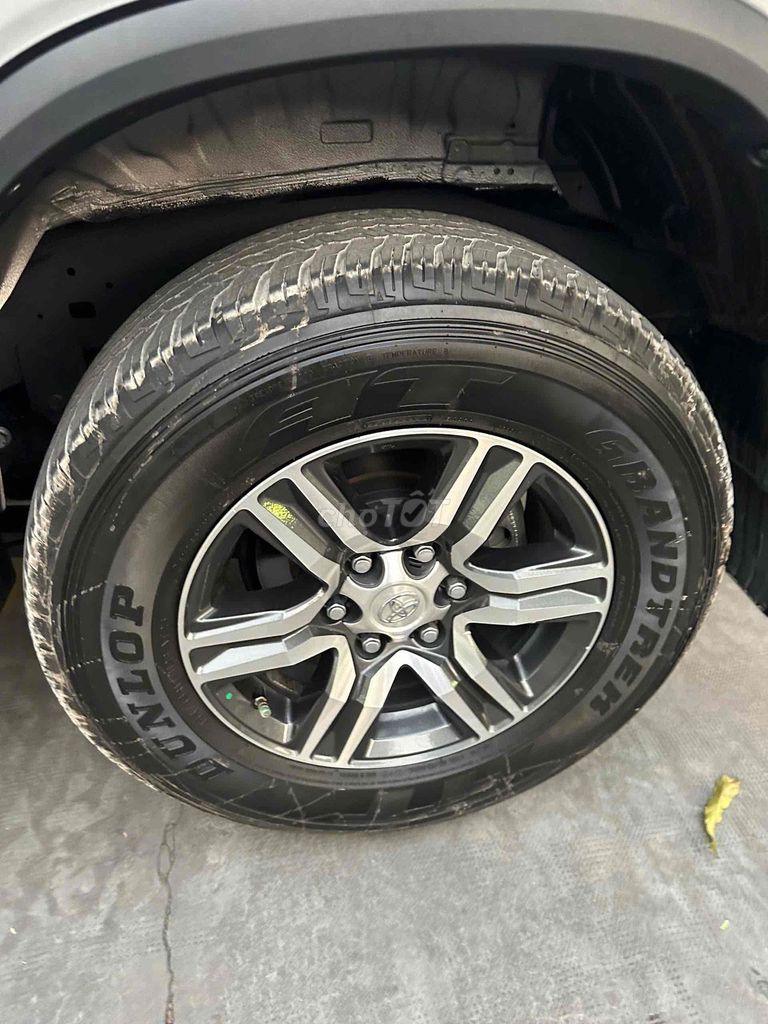 Toyota Fortuner Bạc 19.106 km. Mua bán Ô tô tại Quận Tân Bình Tp Hồ Chí Minh được đăng bởi TOYOTA LÝ THƯỜNG KIỆT hình 5