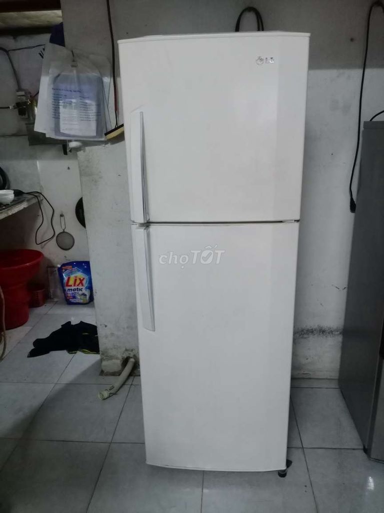 Cần bán tủ lạnh LG inverter 250 l còn xài rất tốt