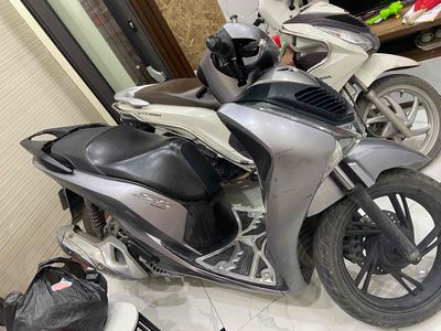 Honda SH màu xám bạc, tay ga. Mua bán Xe máy tại Huyện Hoài Đức Hà Nội được đăng bởi MTT