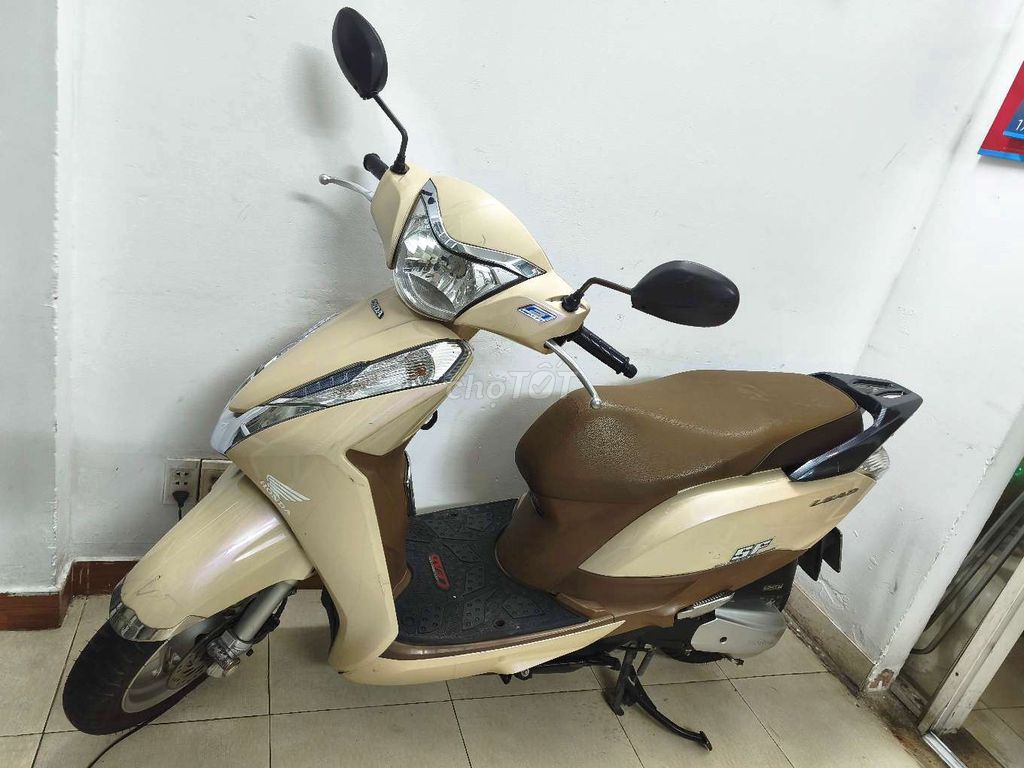Honda Lead 2014 Желтый крем