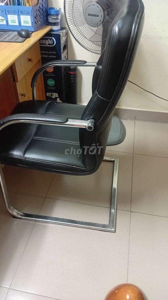 Ghế văn phòng Da Đen 90%. Mua bán Đồ dùng văn phòng tại Quận Long Biên Hà Nội được đăng bởi Ánh hình 1