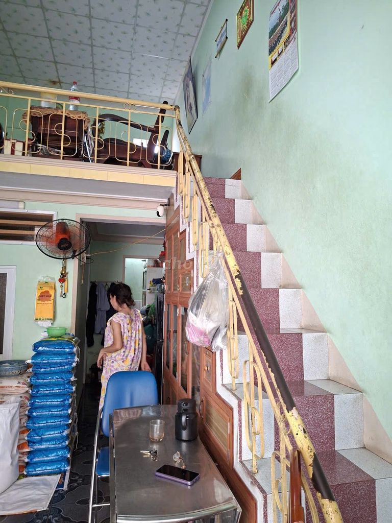 Chính chủ cần bán nhà 1 trệt 1 lửng phường hải cảng, gần biển quy nhơn Chính chủ cần bán nhà 1 trệt 1 lửng phường hải cảng, gần biển quy nhơn