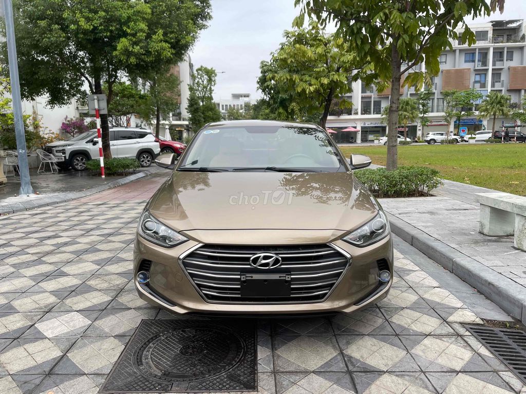 Cần Bán Hyundai Elantra 2019 1.6MT số sàn.xe đẹp